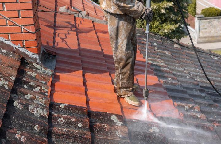 Démoussez la toiture de votre maison à Cahors avec Sud Rénovation