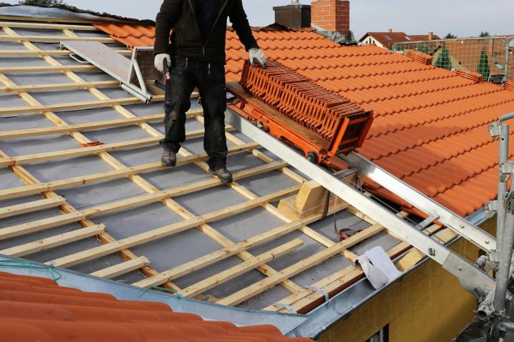 Faites appel à notre couvreur pour rénover le toit de votre maison à Cahors et ses alentours.